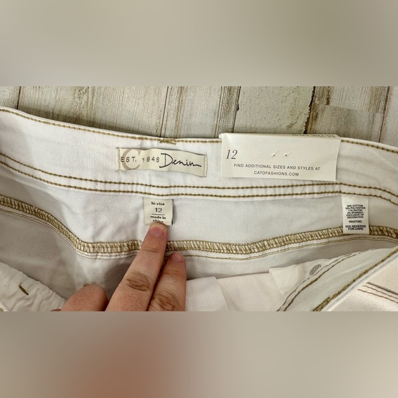 Cato Denim 12 Hi-Rise Crop Gold Embroidery Leaves on Legs White Pants gold NWT - Picture 5 of 11